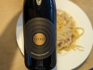 Wein-Tasting Estro Negroamaro Primitivo 2022
